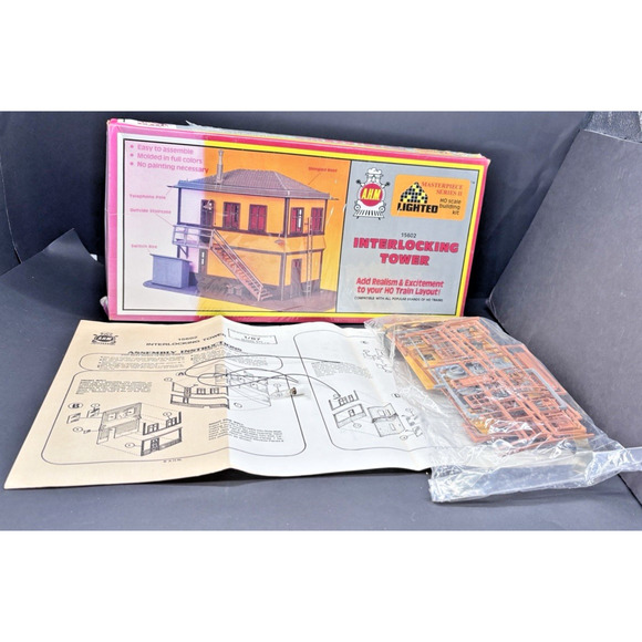 AHM Kit Interlocking Tower Building HO Scale Train Layout #15602 Lighted - Picture 13 of 16